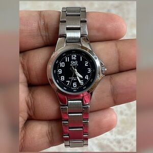 Q&Q Classic Men’s Silver Color Stainlees Steel Watch